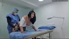 Redare Bruneta Care E Fututa Capra De Un Doctor