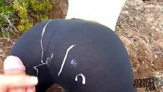 Reproducir Rubia madura que es follada en el bosque - películas porno