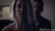 Oynat otoriter anne üvey oğlunu baştan çıkarır