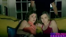 Oynat İki güzel Halloween kızla grup seks