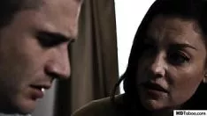 Reproducir La zorra chupa una gran polla y la folla duro