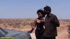 Abspielen Porno mit einem ungeschützten afrikanischen Paar