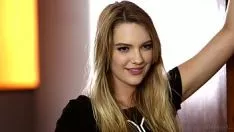 Reproducir Hermosas chicas besan los labios de su coño y se lamen apasionadamente