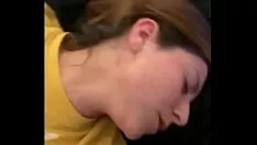 Redare II suge pula sotului in timp ce prietenul lui o fute 