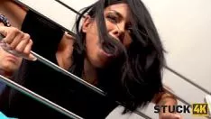 Redare Fute tare o pizda bruneta si excitata