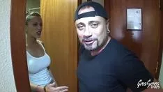 Redare Doua excorte la hotel pentru barbat cu pula mare
