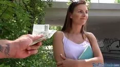 Redare Daca da si el bani ea este ascultatoare