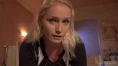 Abspielen Die Muschi, die zu Hause total gefickt wird