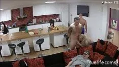 Reproduzir A loira se permite ser explorada sexualmente por seu parceiro muito sexy porque ela o aprecia