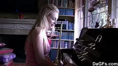 Jouer Les putes font l'amour pour le plaisir, mais parfois quand leur partenaire en est trop doué