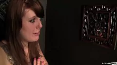 Jouer Confessa i tuoi peccati e ottieni un diverso tipo di assoluzione: Emma Ash e la confessione del buco della gloria del prete!