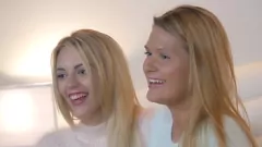 Abspielen Abby Cross und Blake Edens leidenschaftliche lesbische Begegnung in 4K