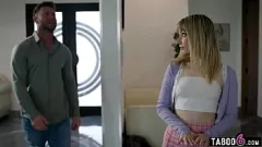 تشغيل إن ابنة الأب في سن المراهقة البالغة من العمر 18 عامًا تزدهر مع زوجة الأب