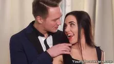 تشغيل نادرًا ما ترى الفتاة جيدة ومنحرفة كما هي