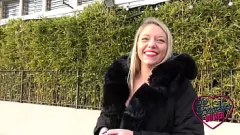 Oynat Sarışın ve esmer Milfs Ashley ve Marie buharlı bir üçlü