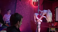 Jouer Extravagance anale de Noël: milfs de club de strip
