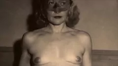 Reproduzir Descubra o mundo secreto das lésbicas retrô em um trio vintage fumegante com bucetas peludas