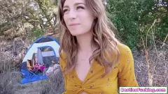 Abspielen Samantha Hayes, Izzy Lush und Avery Moon bei einer wilden Outdoor-Orgie mit rasierter Muschi und haariger Muschi-Action